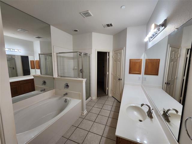 Building Photo - 9829 Castlewood Dr