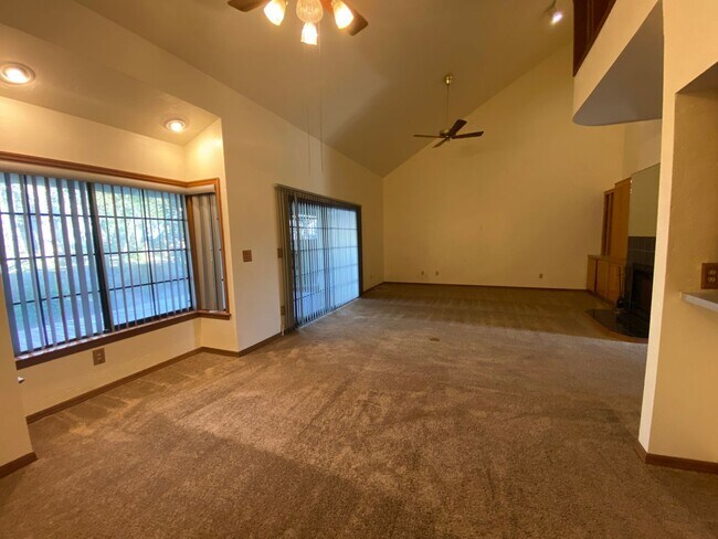 Building Photo - Beautiful Boardwalk - Location, Location, Location!