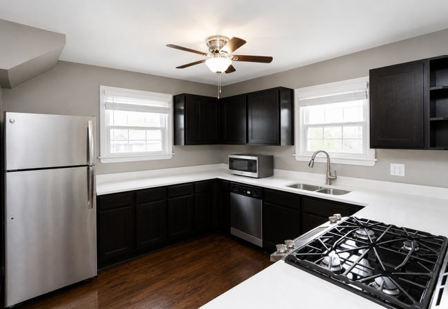 Building Photo - Warwick Court Townhomes