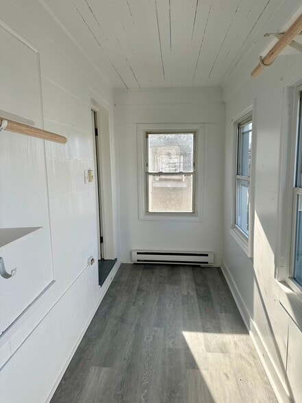 Building Photo - 39 N Spring St