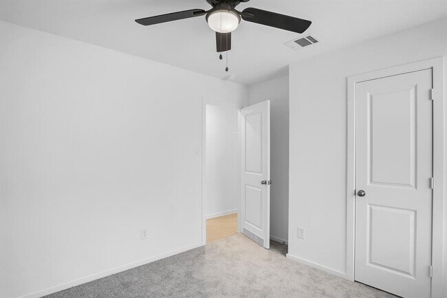Building Photo - 220 Laura Leigh Ln