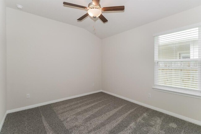 Building Photo - 117 Sun Grove Trl