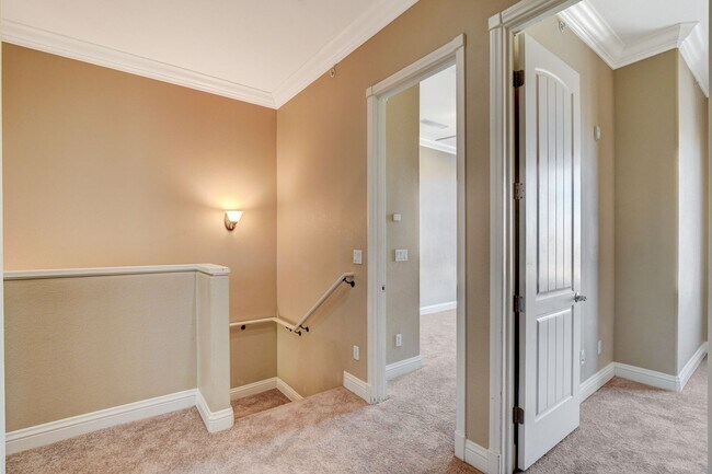 Building Photo - Luxury Resort Style Condo in Lake Las Vegas