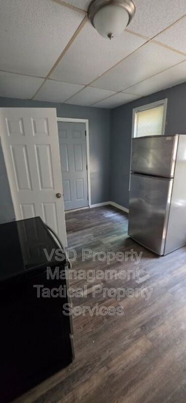 Building Photo - 1583 E 84th St