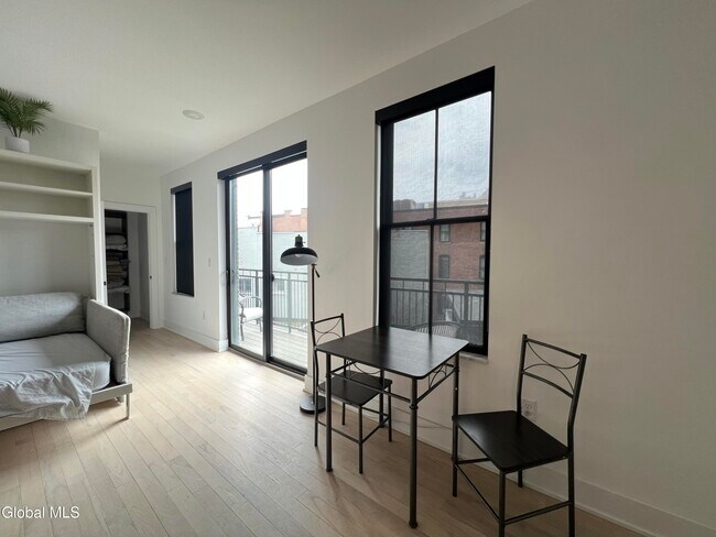 Building Photo - 385 Broadway