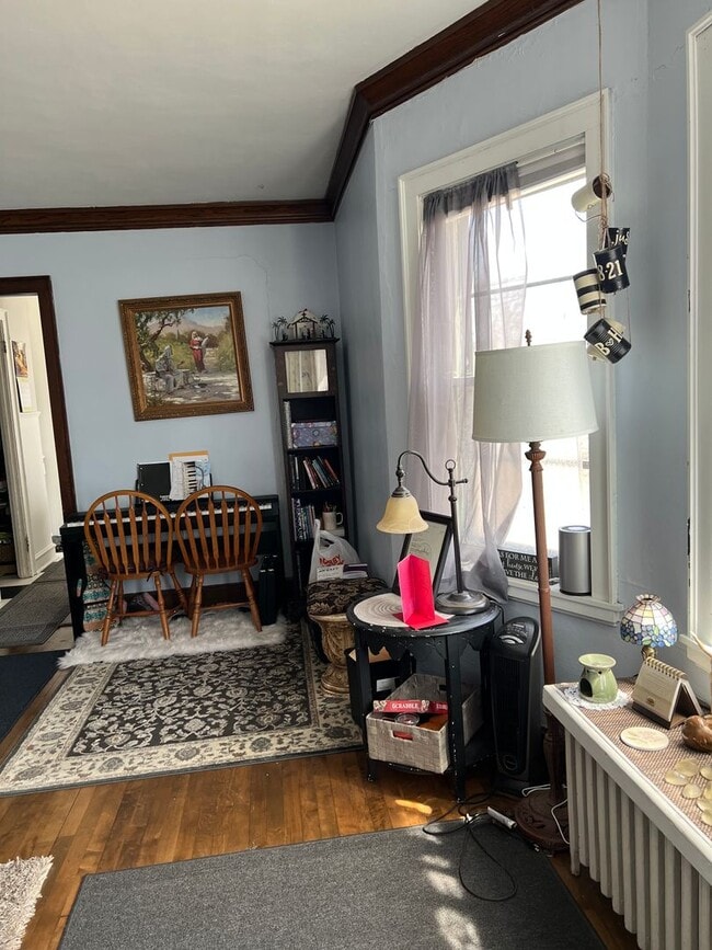 Building Photo - 318-320 N 12th Ave E