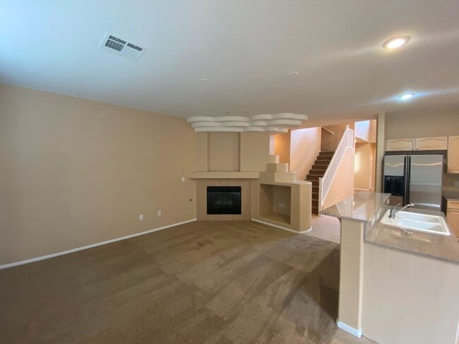 Building Photo - Gorgeous Rhodes Ranch Country Club home in Guard Gated Community!