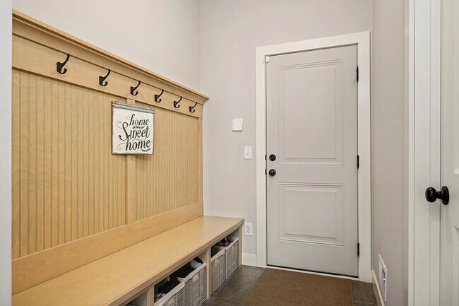 Building Photo - Absolutely stunning woodbury property for lease!