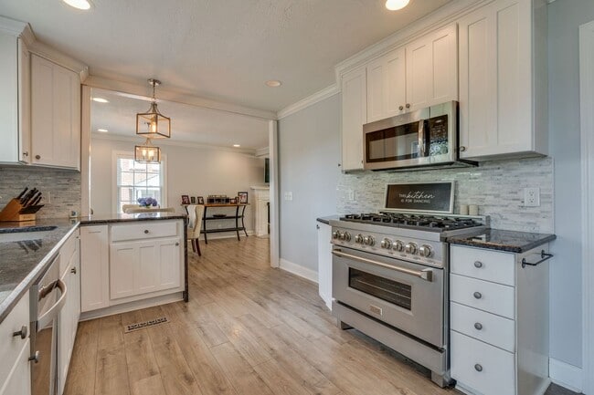 Building Photo - 4 Bedroom / 4 Bath Home for Rent! Kingspor...