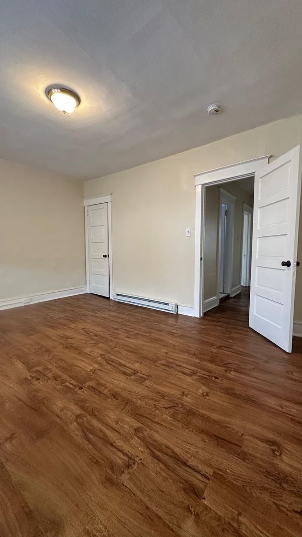 Building Photo - Desirable Property - Oak Lane