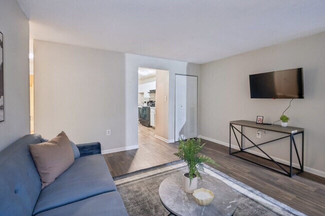 Building Photo - 2430 Kenridge Pkwy