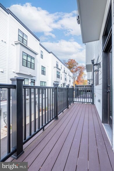 Building Photo - 11382 Emerald Park Rd