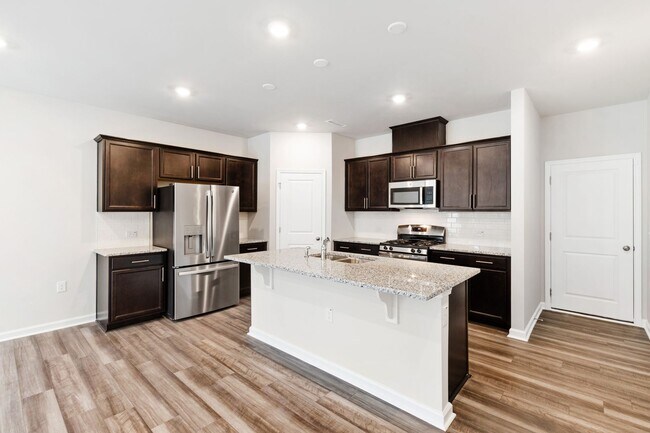 Building Photo - Move-In Ready 4-Bedroom Townhome in Rosedale!