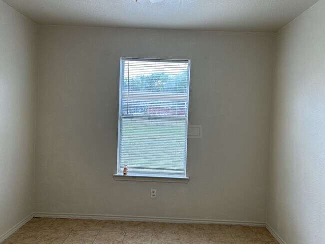 Building Photo - 1505 Dugger Cir