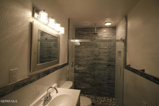 Building Photo - 2529 Jackson Ave