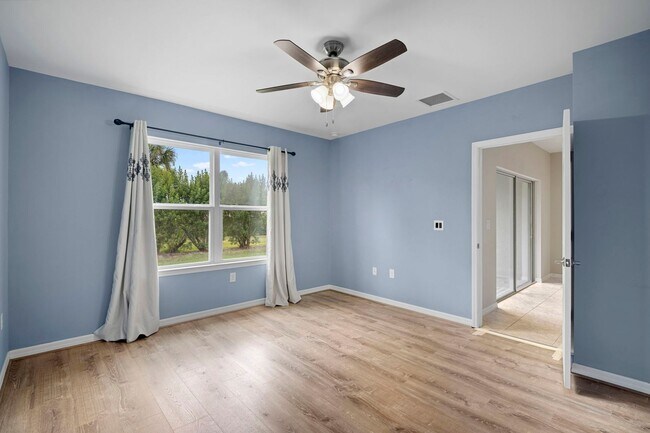 Building Photo - Stunning  2-bedr 2-bath+ Den/office home located in the desirable Lindsford in Fort Myers