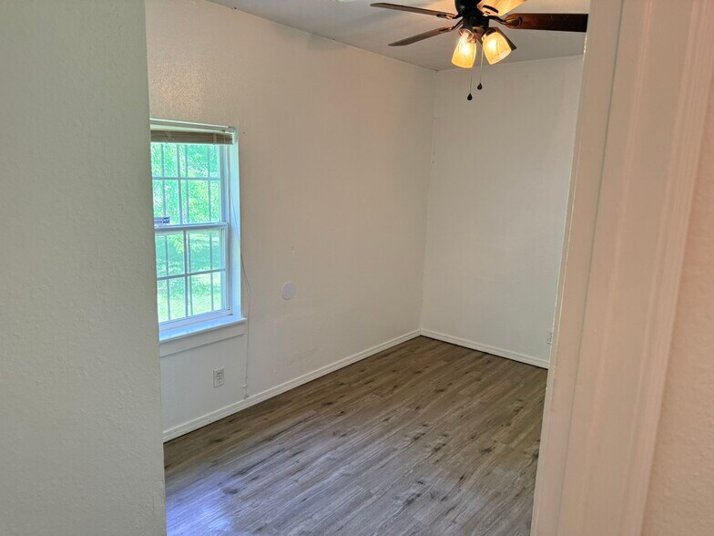 Building Photo - 2529 E 29th St N