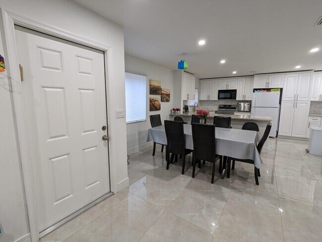 Building Photo - 7710 Lago Del Mar Dr