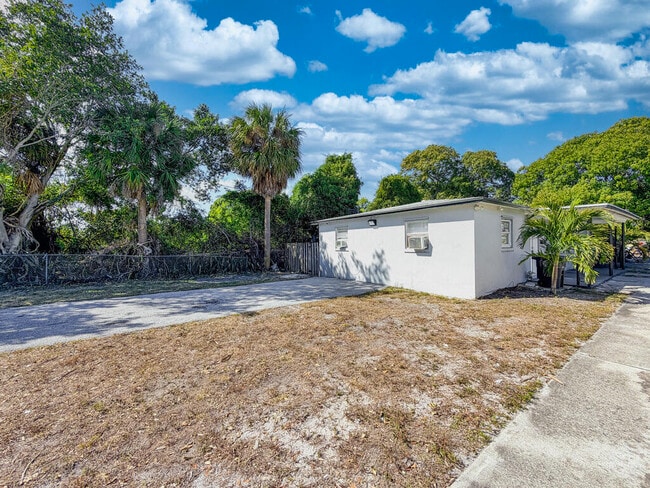 Building Photo - 1003 8th St