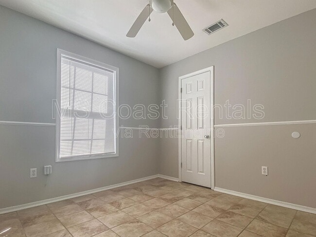 Building Photo - 10545 Bay Tree Dr