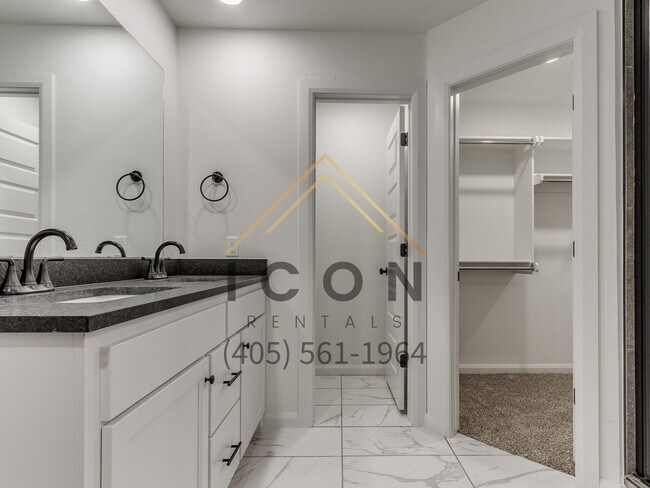 Building Photo - 5001 SE 86th St