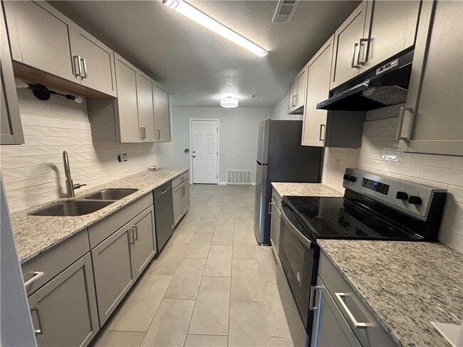 Building Photo - 2101 W Roselawn St