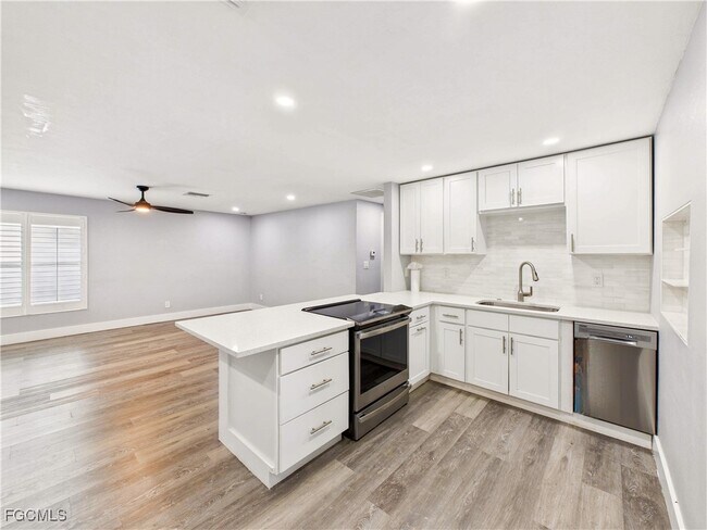 Building Photo - 567 13th St N