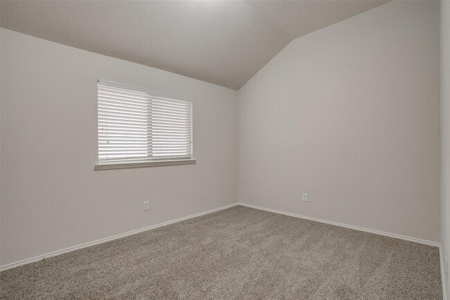 Building Photo - 6000 Stirrup Iron Dr