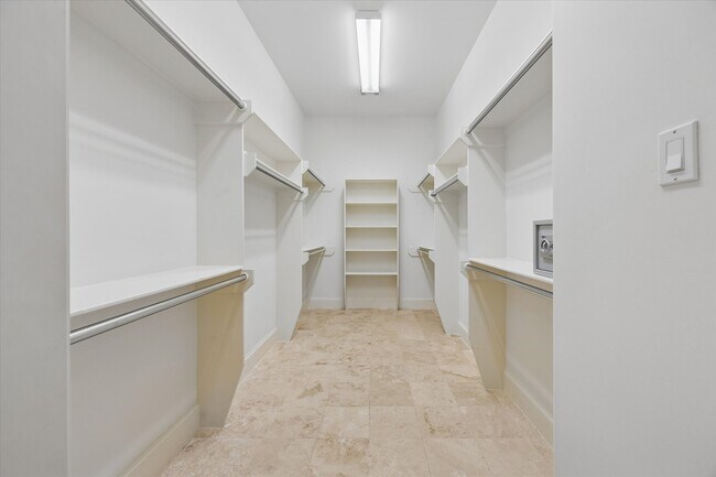 Building Photo - 6906 Sewanee St