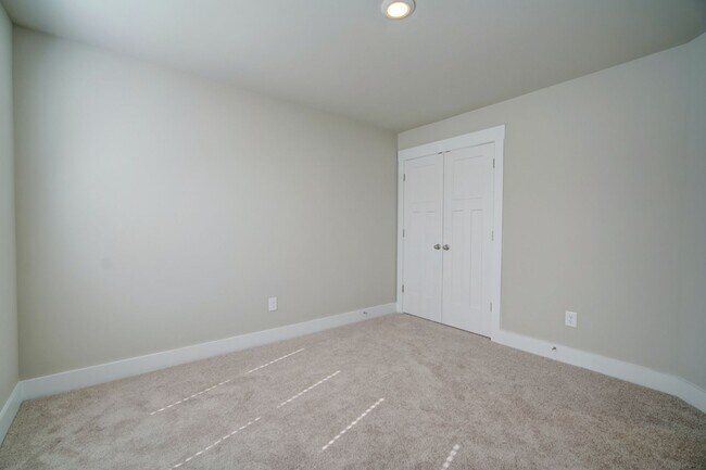 Building Photo - Gorgeous 4 BR, 3BA, Home with Loft, and 2 ...