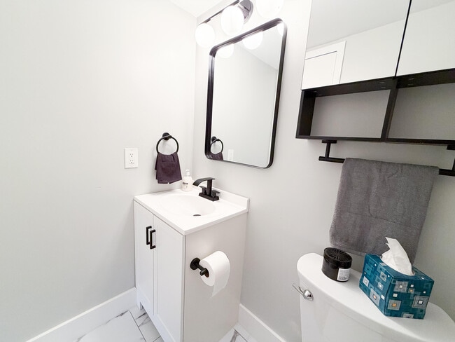 Building Photo - 3085 Cornwall E