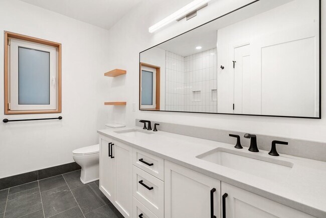 Building Photo - 3171 Washington St