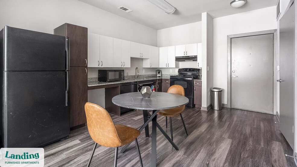 Building Photo - 1415 N Main Ave