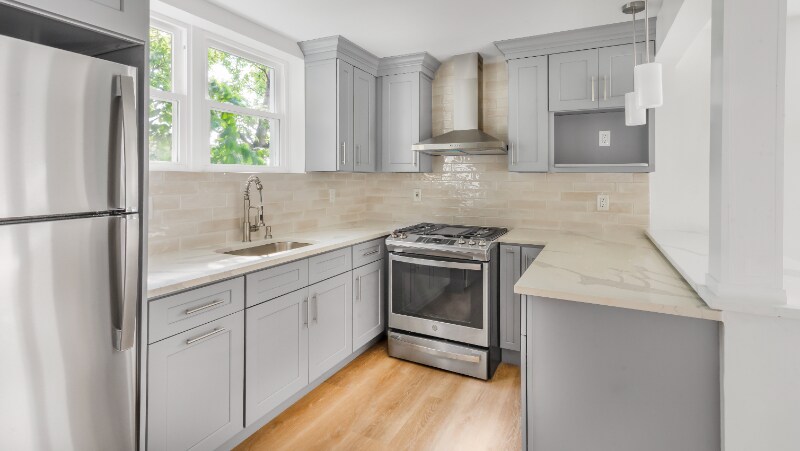 Primary Photo - 6407 Granton Ave