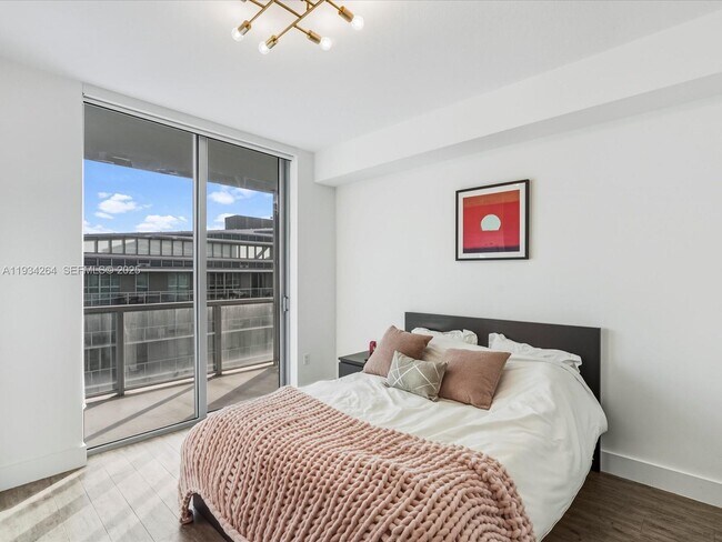 Building Photo - 1111 SW 1st Ave