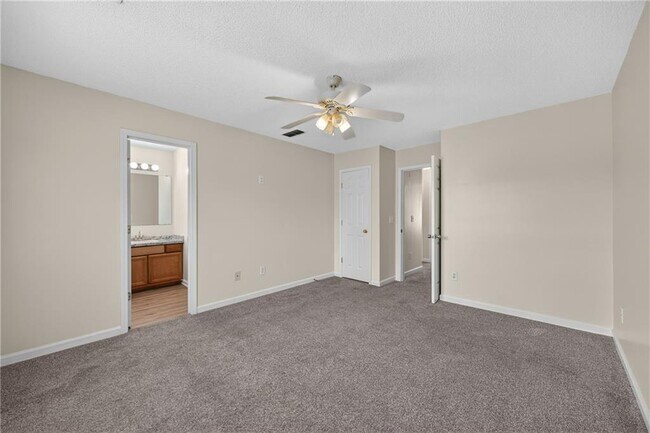 Building Photo - 1471 Riverrock Trail SW