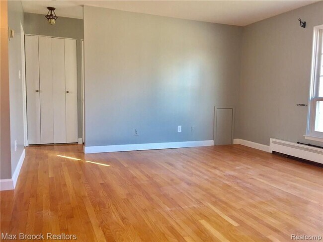 Building Photo - 3210 Shenandoah Dr