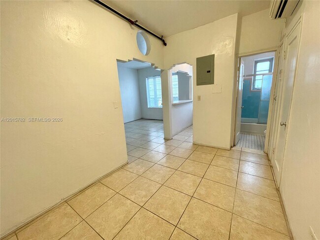 Building Photo - 901 Collins Ave