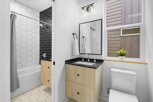 Building Photo - New Luxury Townhome in Seattle 3bed/2bath ...