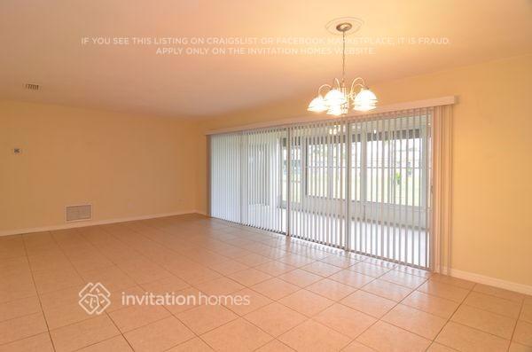 Building Photo - 138 SW 48th Terrace