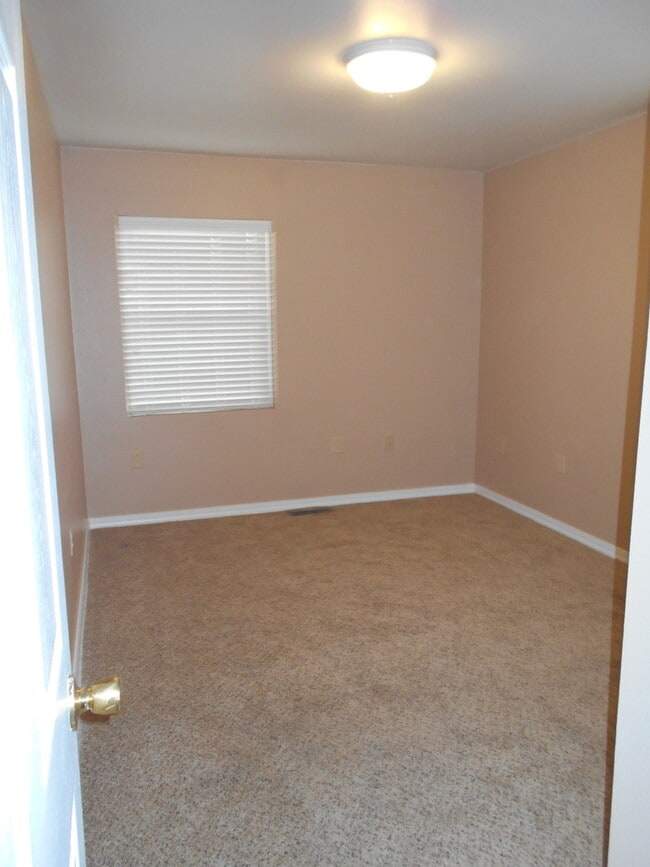 Building Photo - 3BR/2BA home.
