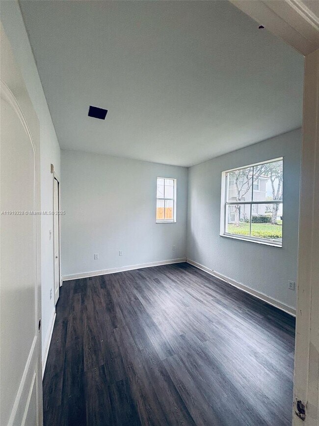 Building Photo - 1663 SE 29th St