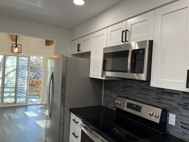Building Photo - 7774 Highland Park Wy SW
