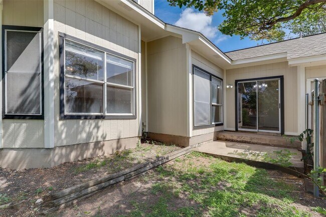 Building Photo - 927 Picadilly Dr