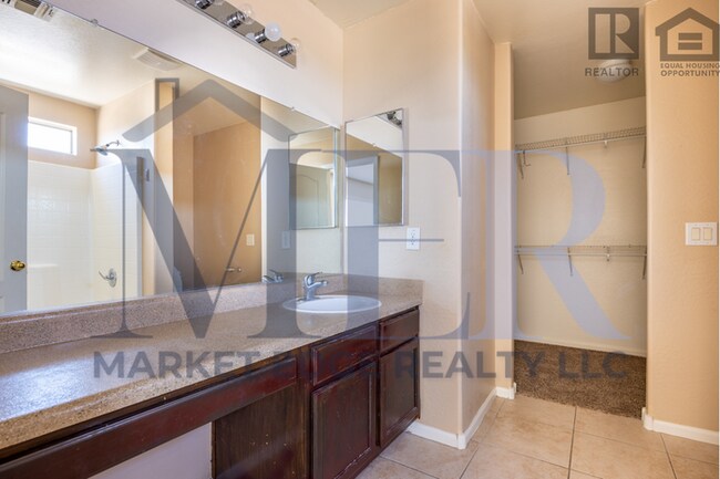 Building Photo - 4Bed/2.5 Bath Home in Maricopa! $1499 MOVE...