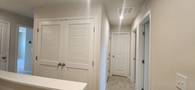 Building Photo - 3 BR Townhome in Arden Woods Townhomes
