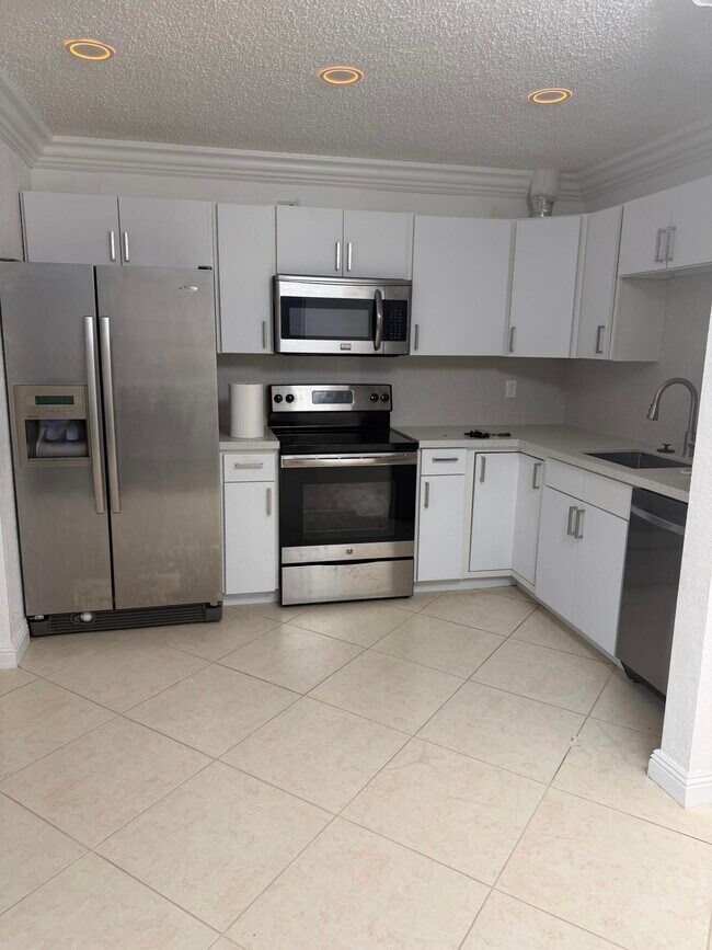 Building Photo - 110 Cypress Club Dr