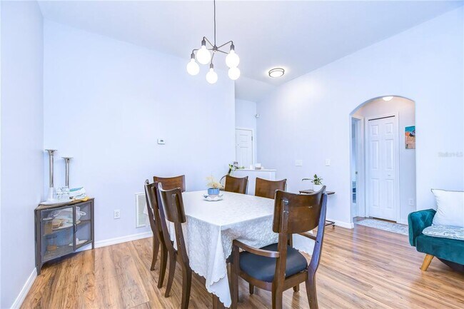 Building Photo - 30847 Bridgegate Dr