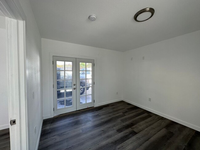 Building Photo - 1734 W 85th St