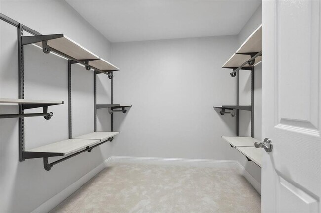 Building Photo - 210 Aerie Ct